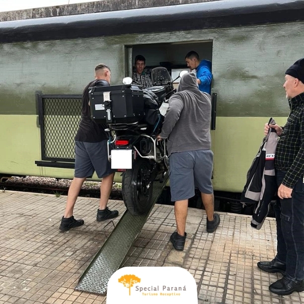 Moto no Trem Curitiba / Morretes - imagem 2
