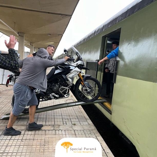 Moto no Trem Curitiba / Morretes - imagem 3