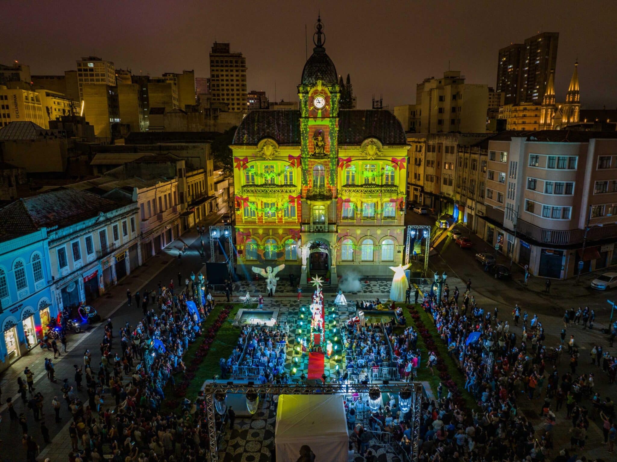 Natal vai encantar com som e luzes no túnel, carrossel, big tower